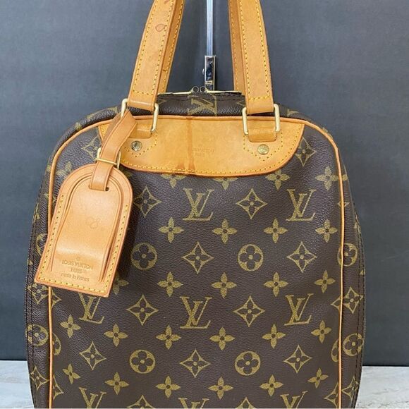 LOUIS VUITTON Monogram Excursion Handbag 👜 - Picture 9 of 15